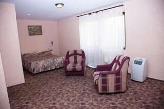 Отель Hotel complex Ozerny Smalyavichy Большой двухместный номер с 1 кроватью и диваном-кроватью-7